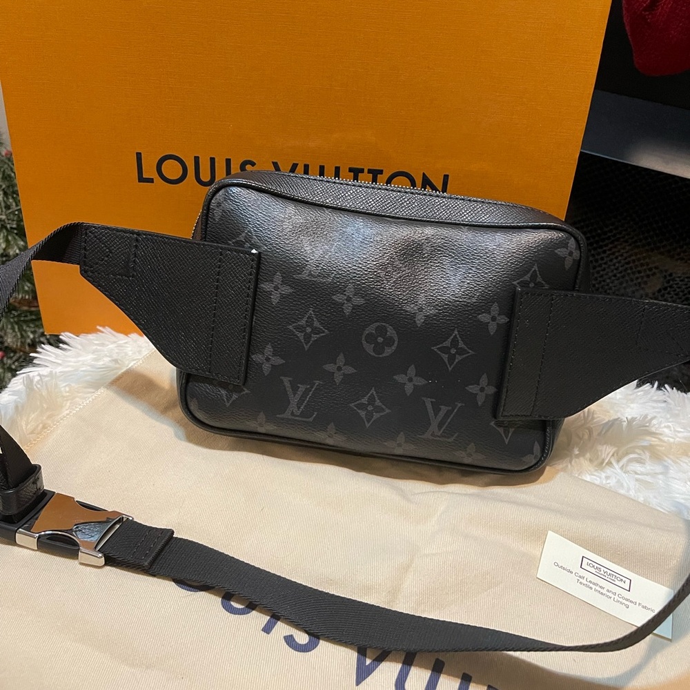 Pristine 100% Authentic Louis Vuitton Outdoor Bum… - image 2